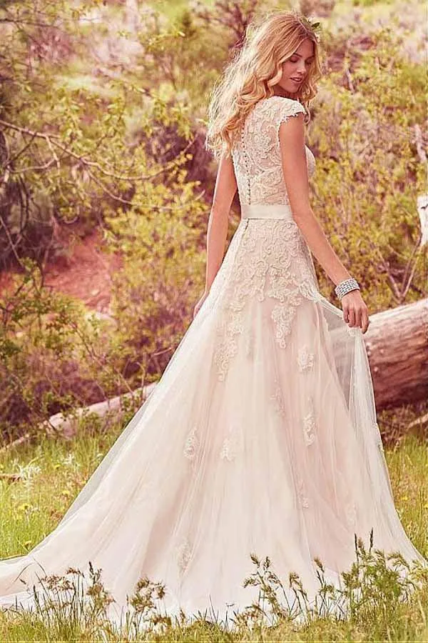 Scoop Neckline A-Line Tulle Wedding Dresses With Lace Appliques WD202